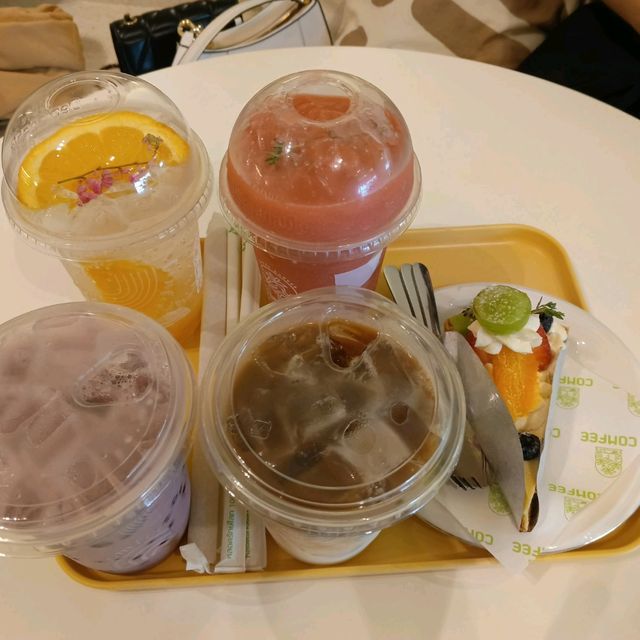 คาเฟ่ Comfee Phuket ย่าน old town