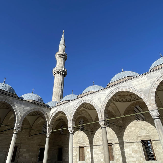 Suleymaniye's Fall Grace: Awe Inspiring