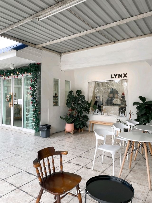 LYNX COFFEE สาขาโพธิ์นิมิตร โฮมคาเฟ่สไตล์โคซี่ๆ