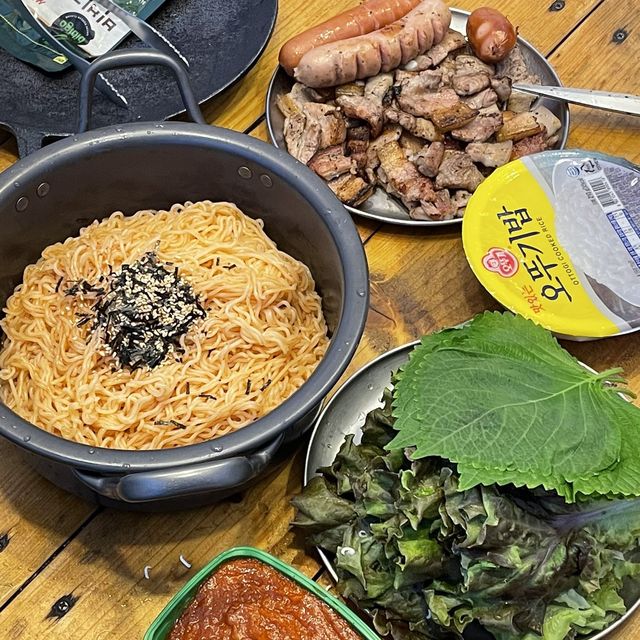 부산 캠핑의 성지! 기장 더무빙 카라반