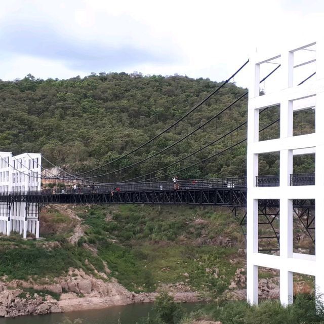ชมวิวสะพานแขวนเชื่อมใจ ไฮไลท์เขื่อนแม่กวง