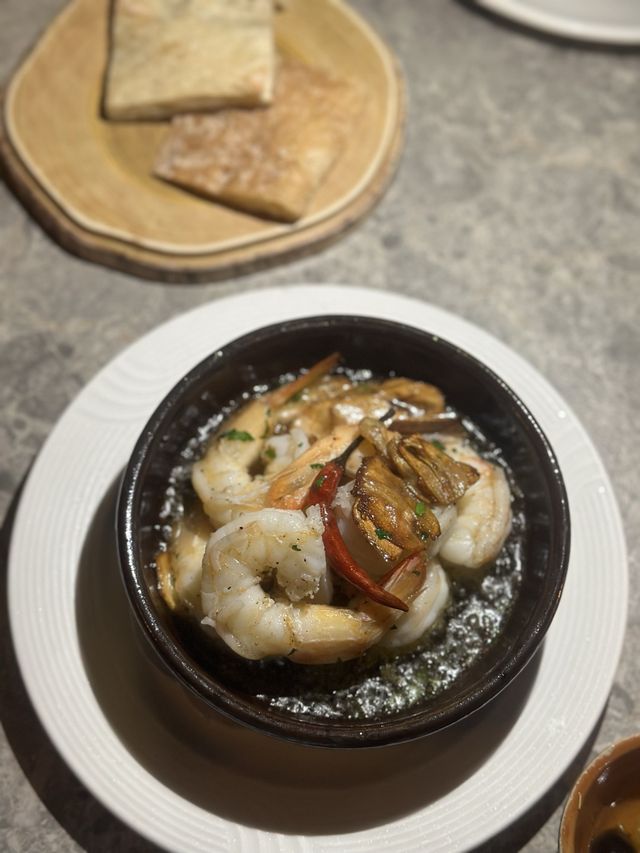 「私房西班牙菜，幽暗環境，舌尖驚艷，適合深談！」