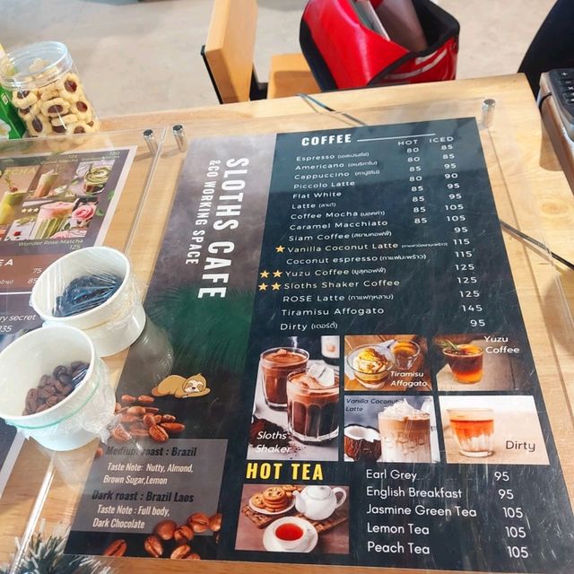 จิบกาแฟกับวิวทะเล @ Sloths Cafe พัทยา