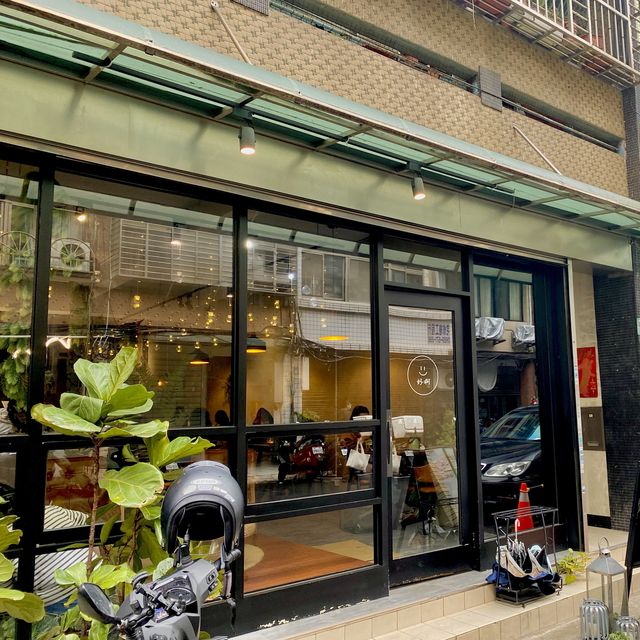 📍台北中山赤峰街｜慢活打卡cafe | 偽文青之旅📸