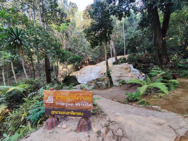 ชมน้ำตกหินปูนสุดงดงาม ในอำเภอเชียงดาว ⛰️