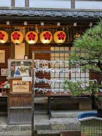 繁華街、唯一の神社【錦天満宮】の梅の花は、まだ八分咲きだけど綺麗だった