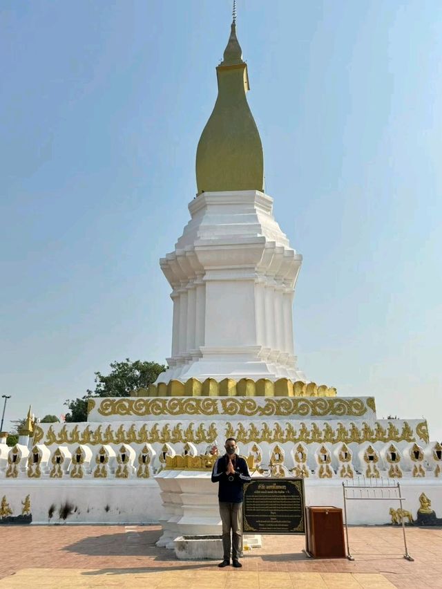 ไหว้พระริมฝั่งโขง