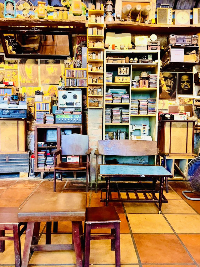 Vintage Coffee Shop In Danang🇻🇳