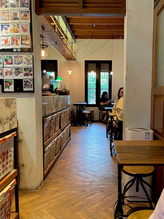แนะนำคาเฟ่เกือบลับย่านปากคลองตลาด 🌷🪻