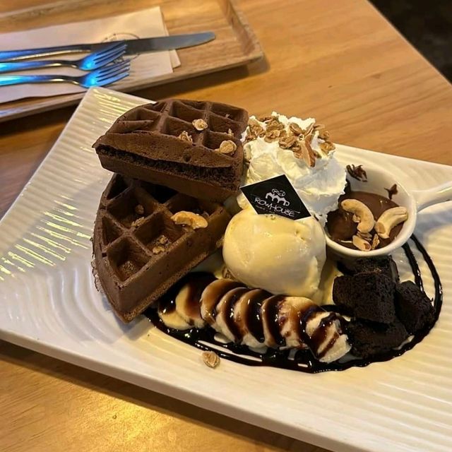 จิบกาแฟ @ RowHou8e Cafe 
