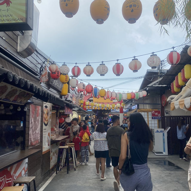 ตลาดปลา บางแสน
