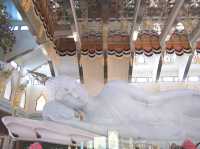 สักการะพระพุทธไสยาสน์โลกนาถศาสดามหามุนี 