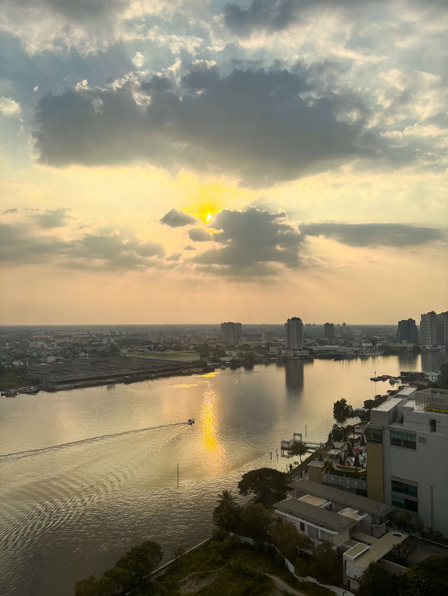Montien Riverside Hotel