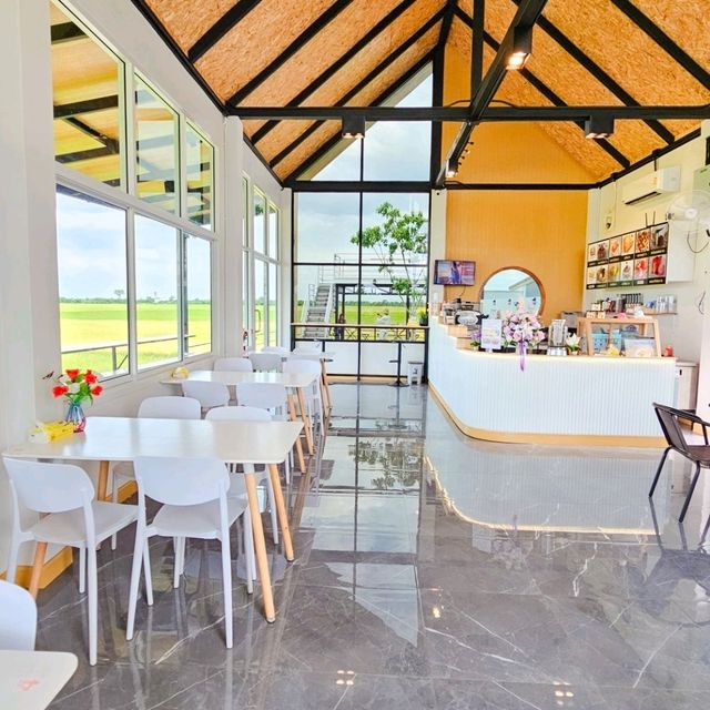 บ้านพลอยคาเฟ่