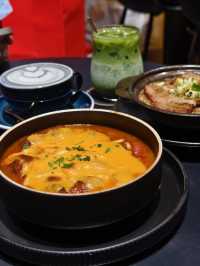 旺角暗黑風裝修cafe