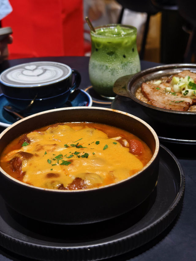旺角暗黑風裝修cafe