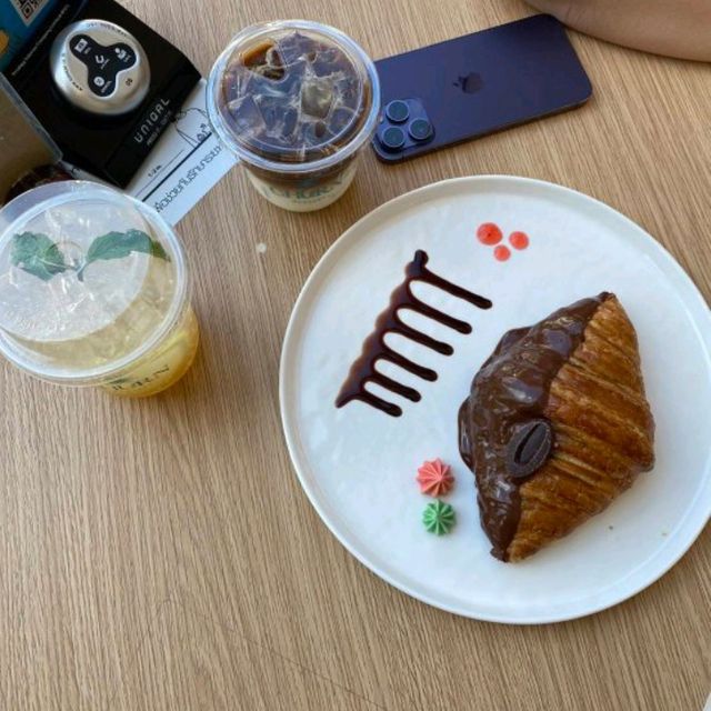 📍 Churn Buttery 🏡🍰☕️