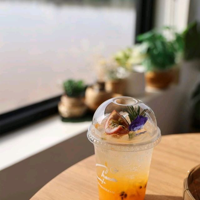 จิบกาแฟ แลฝั่งโขง คาเฟ่วิวหลักล้าน นครพนม จิบกาแฟ แลฝั่งโขง คาเฟ่วิวหลักล้าน นครพนม