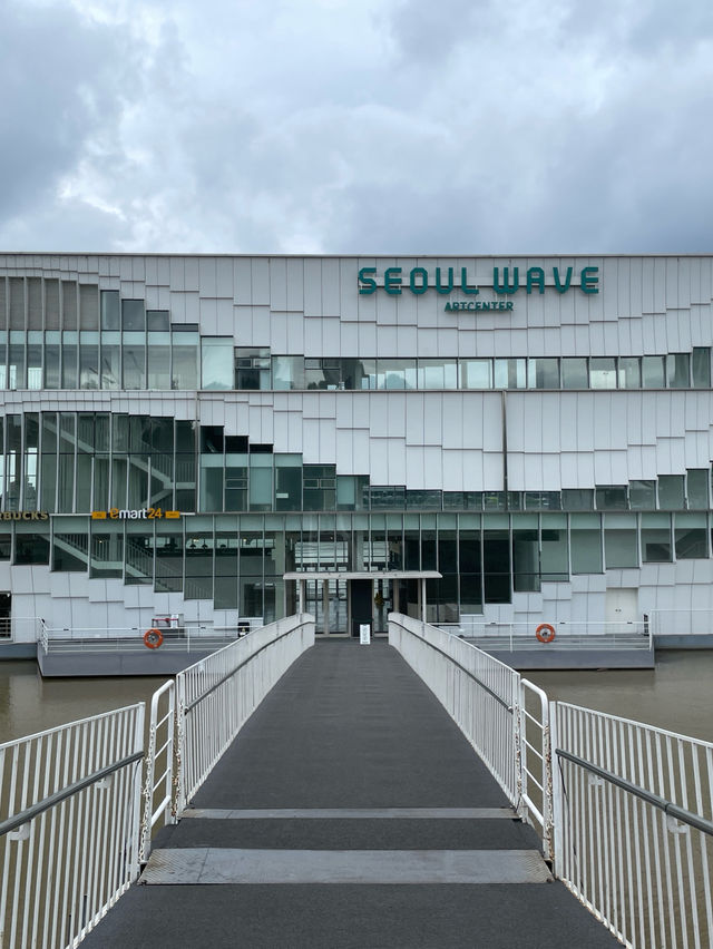 한강뷰를 가장 가까이서 만끽할 수 있는 ’스타벅스 - 서울웨이브아트센터점‘☕️