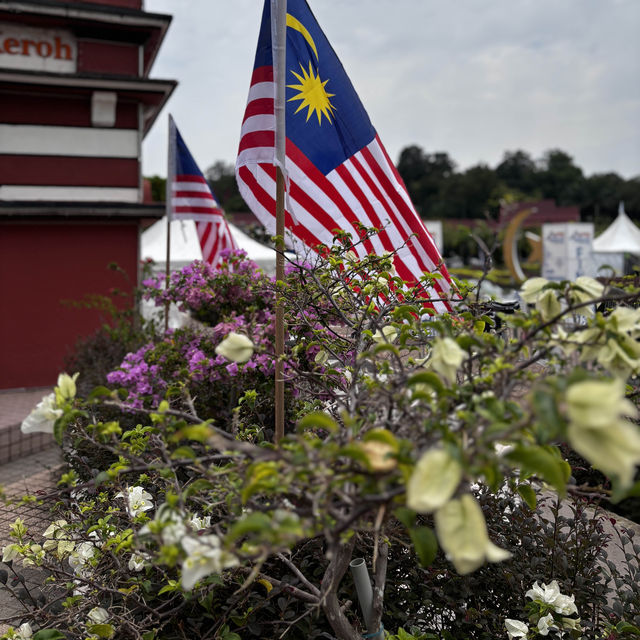 "Celebrating National Day at Dataran Ayer Keroh: A Melaka Tradition of Patriotism and Festivities"