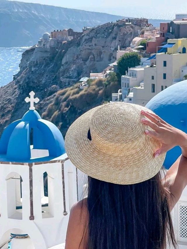 🇬🇷 Santorini: A Slice of Greek Paradise 🌅