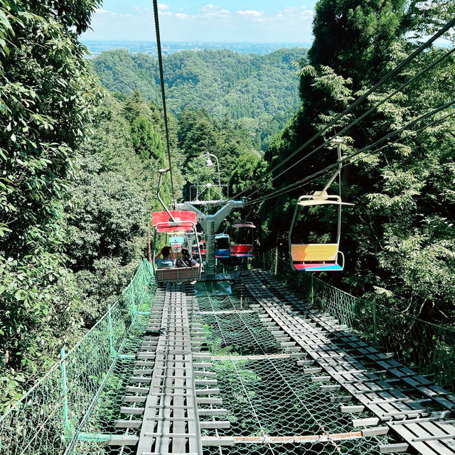 搭纜車：輕鬆上高尾山