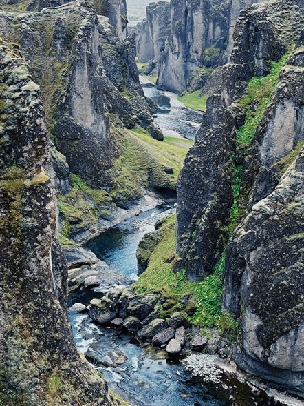 🇮🇸 冰島 峭壁高聳 色彩斑斕 像羽毛般的宏偉峽谷🪶