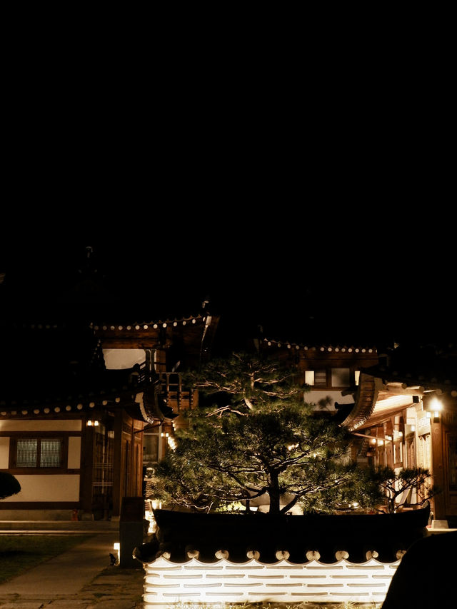 TRADITIONAL HANOK NIGHT VIEW : GYEONGJU