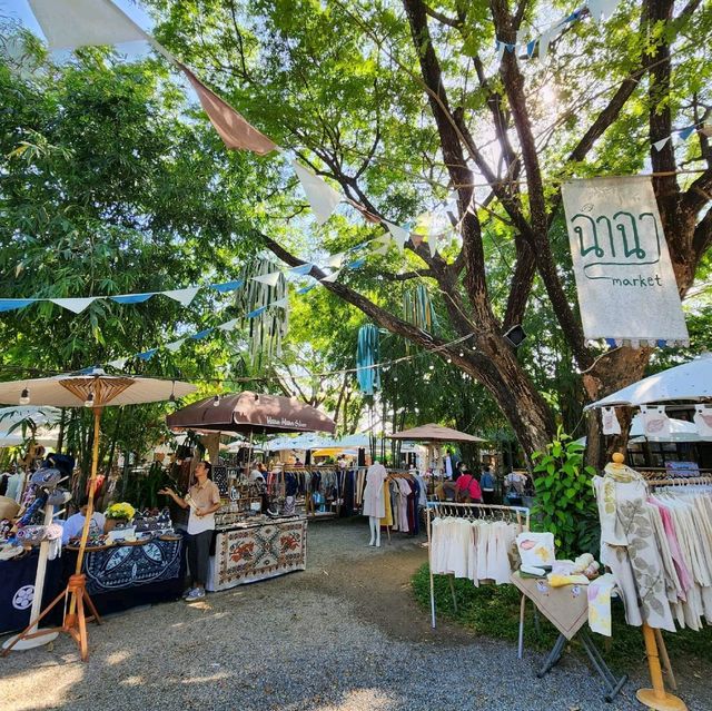 ตลาดฉำฉา : กาดชุมชนโหล่งฮิมคาว สันกำแพง เชียงใหม่