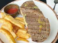 Nouli's Cafe
