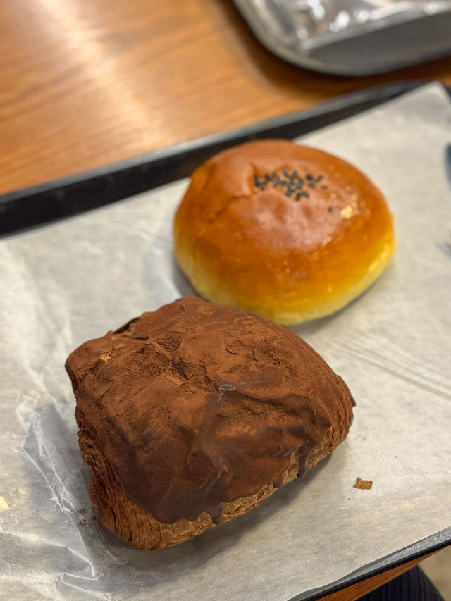 더티초코 빵이 맛있는 ‘아우어베이커리’