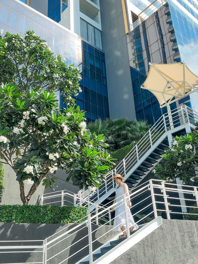Novotel Marina Sriracha สระว่ายน้ำวิวทะเลพาโนราม่า