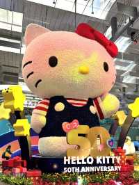 🇸🇬 Snap a Picture with Hello Kitty at Changi Airport Terminal 3