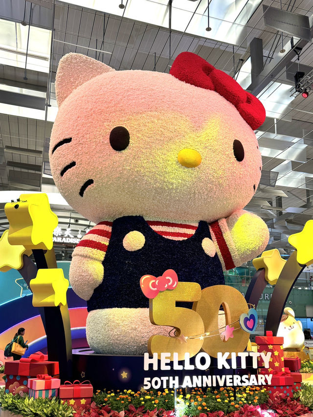 🇸🇬 Snap a Picture with Hello Kitty at Changi Airport Terminal 3