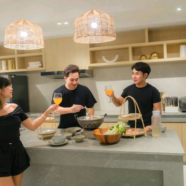 ชวนเพื่อนไปพูลวิลล่าดีไซน์ล้ำสุดทันสมัยที่เขาใหญ่