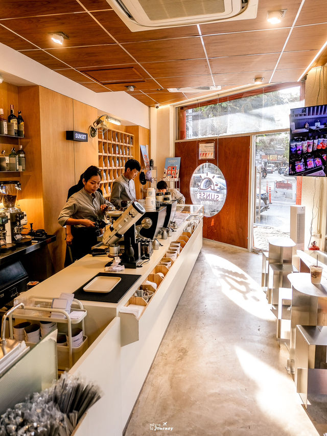 Sunset Coffee Roaster ค่าเฟ่ไวบ์ดีเจริญกรุง☕️🏚️