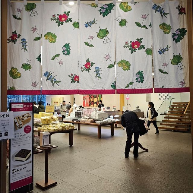 [北海道 札幌] 六花亭のカフェの限定スイーツ[六花亭 札幌本店]