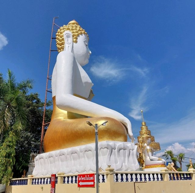 วัดพระธาตุดอยคำ