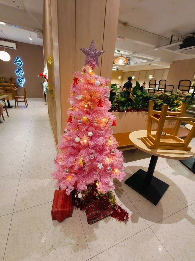 Tai Ho Jiak: Where Festive Cheer Meets Delicious Food
