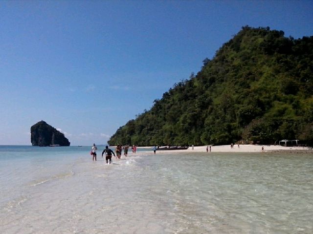 ลงเรือไปเที่ยว..ทะเลกระบี่