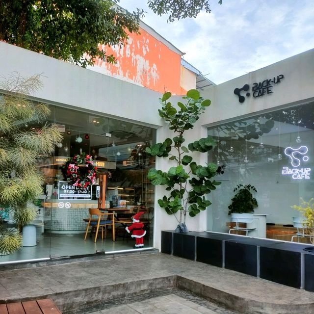 คาเฟ่น่ารัก Dirty เลิศๆ ในซอยลาดพร้าว 87