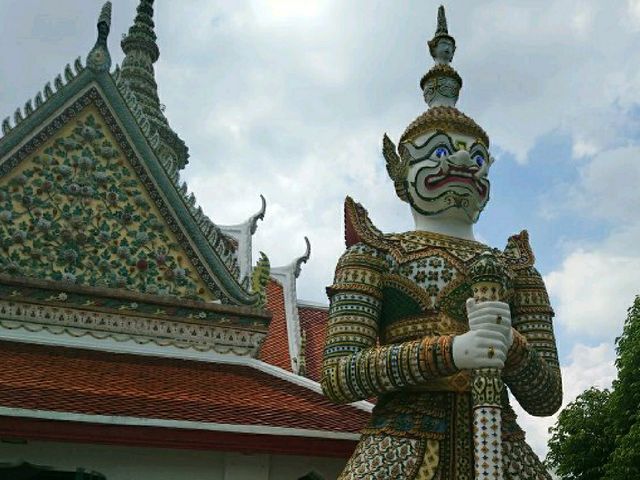 ชวนกันสวดมนต์ข้ามปี..วัดอรุณ