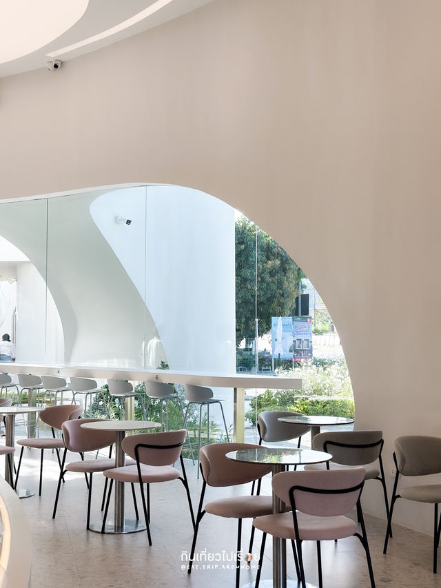 Uncloud คาเฟ่โทนขาวสุดมินิมอลที่บางแสน