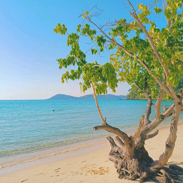 泰國沙美島非常漂亮的海灘景點:Ao prao beach，適合拍照📸打卡游泳