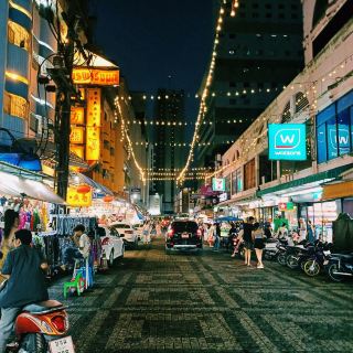泰國合艾市中心特色夜市:Lee Garden Night Market，出售各種泰國當地食物，物美價廉。