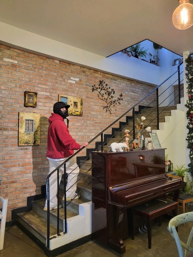 야외정원과 동화같은 외관이 멋진 태안카페