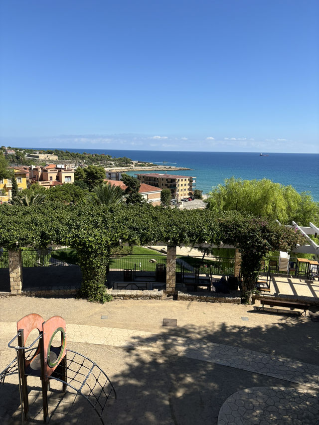 A Perfect Picnic Overlooking the Circ Romà de Tarragona 