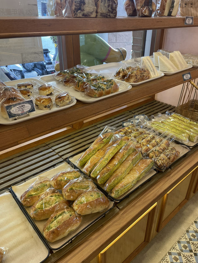 Top Stand Bakery: Cozy Vibes and Homemade Goodness 🍞✨