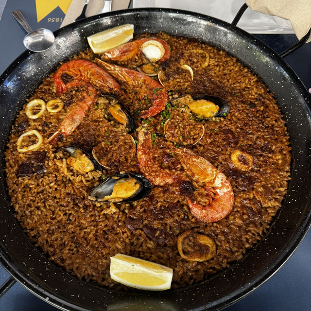 道端オシャレ✨テラスランチ🍴🥘🦐