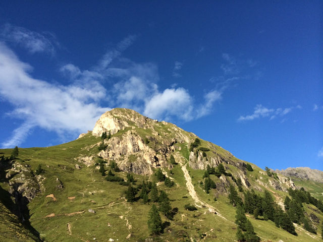 【イタリア・ドロミテ周辺】マルモラーダ山の麓にある美しい山岳湖